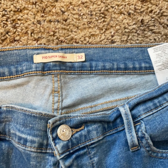 Levis women’s distressed jeans 710 super skinny - Picture 3 of 4